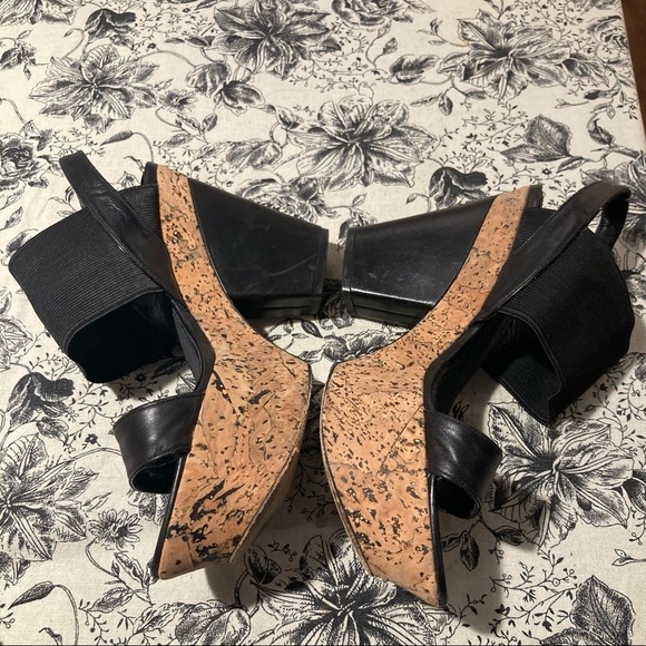 DONNA KARAN Sz 37.5 Chunky Heel Platform Strappy Leather & Elastic Sandals - Picture 7 of 13